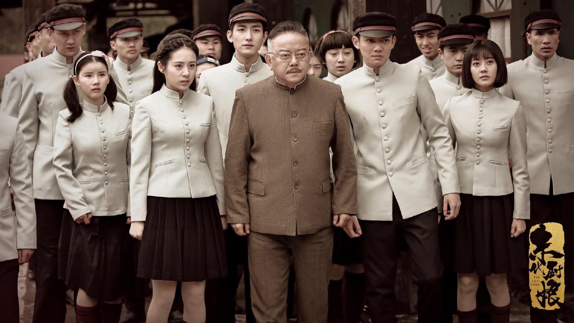 防线整齐作战，硬核防守令人惊叹，防御战线是什么意思